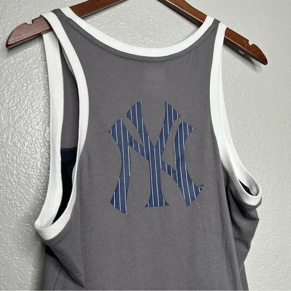 New York Yankees Women's L Baseball Bling Sleeveless Tank Grey Blue Athletic - Picture 3 of 7